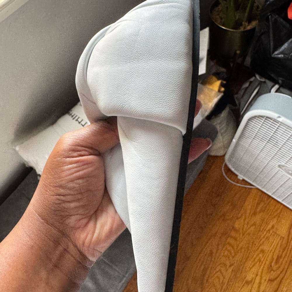 Balenciaga Ivory Gift Box - Picture 5 of 12